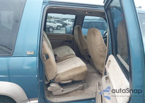 1994 Chevrolet Suburban K2500 из США, поврежденный, VIN 1GNGK26K8RJ427695